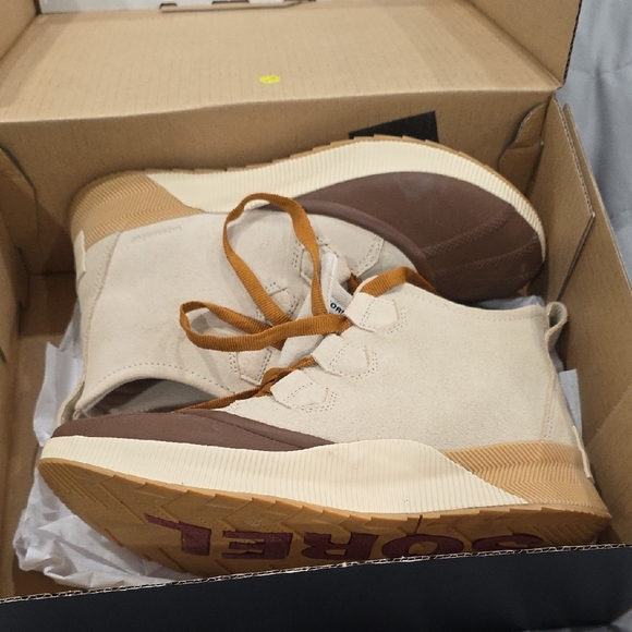 Sorel Shoes - Sorel Cream and Brown Sneakers with Leather‎ Laces